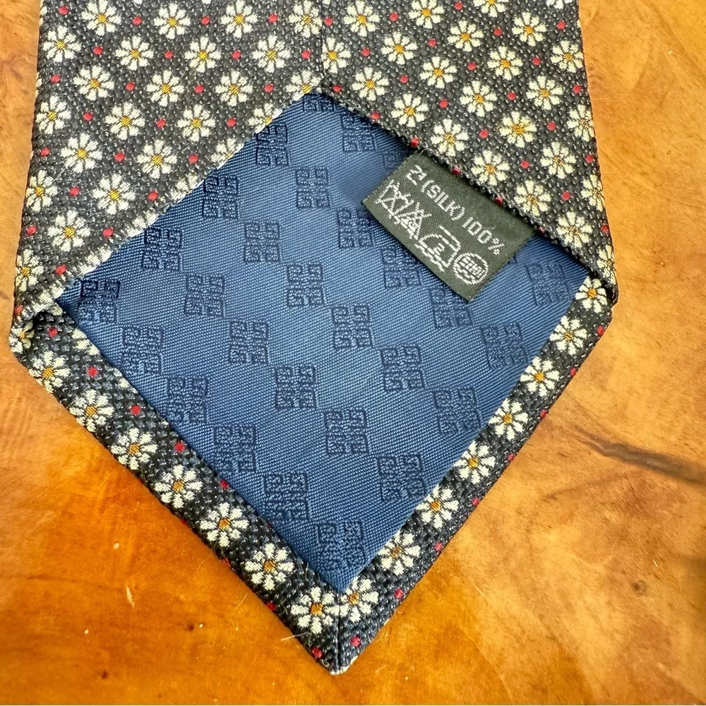Vintage Monsieur Givenchy 100% Silk Tie Navy Daisy 4” x 56”